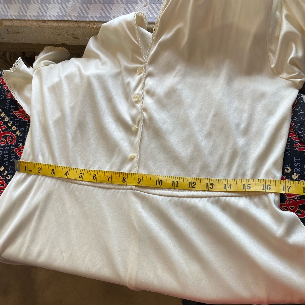 SOLD!! VINTAGE 60s 70s SATIN WHITE BUTTON UP BABYDOLL DRESS - Picture 7 of 8